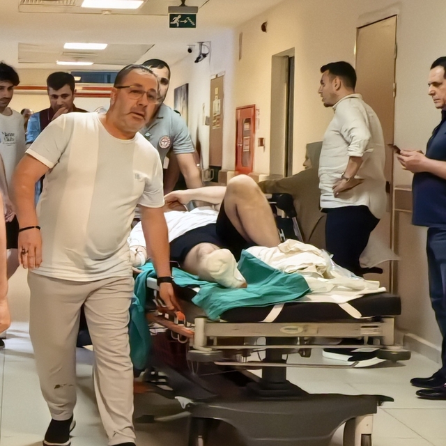 Çim biçme makinesine ayağını kaptırınca 3 parmağı koptu