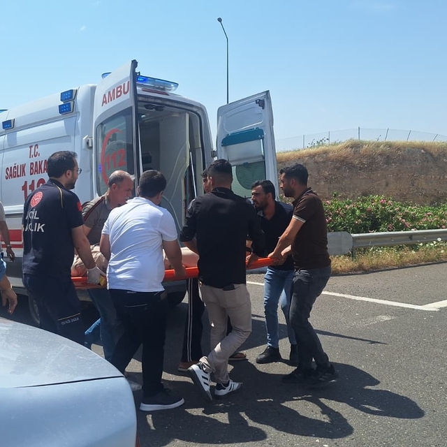 Şanlıurfa'da iki otomobil çarpıştı: 2 yaralı