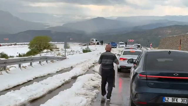 Karaman'da dolu yağışı yaşamı olumsuz etkiledi