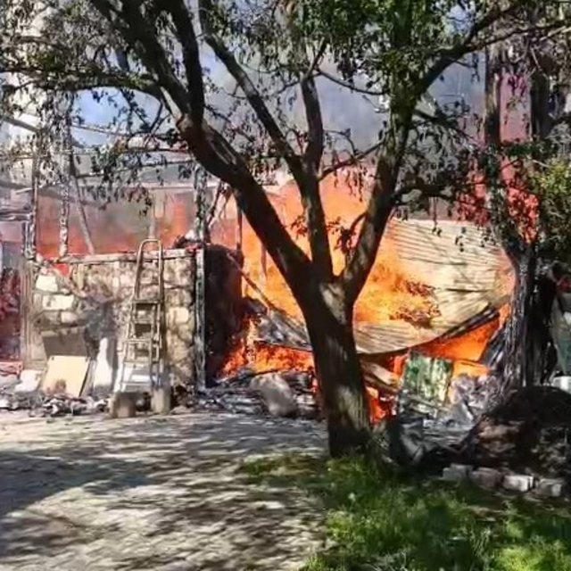 Tokat'ta müştemilatta çıkan yangın, çevre evlere sıçramadan söndürüldü