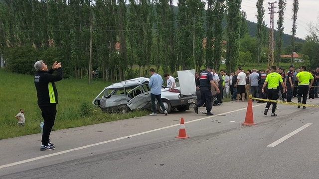 Amasya'da iki otomobil çarpıştı: Dede ve torun öldü, 2 yaralı