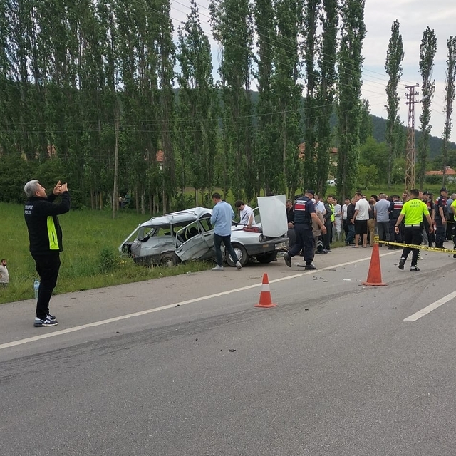 Amasya'da iki otomobil çarpıştı: Dede ve torun öldü, 2 yaralı