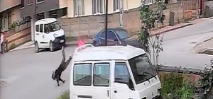Bursa'da motosiklet ile otomobilin çarpıştığı kaza kamerada