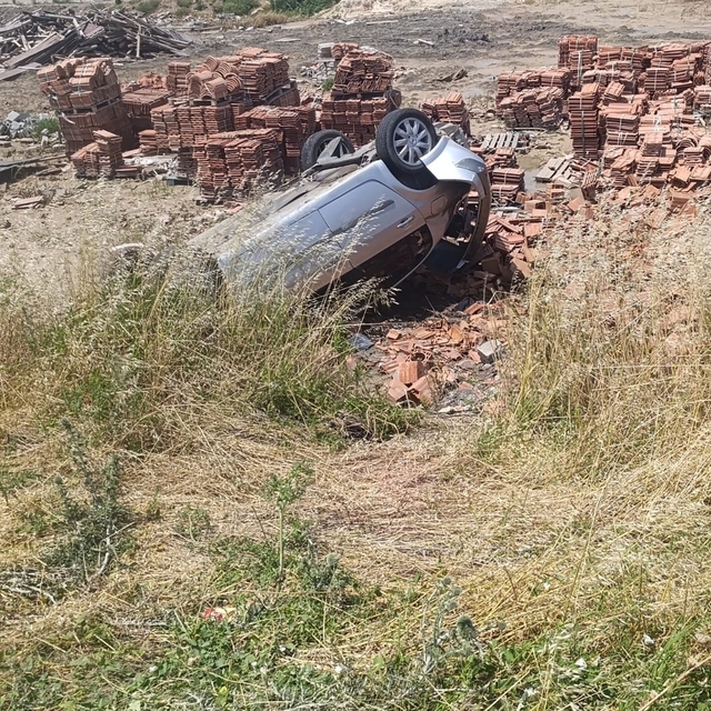 Otomobille çarpışan motosikletin sürücüsü öldü