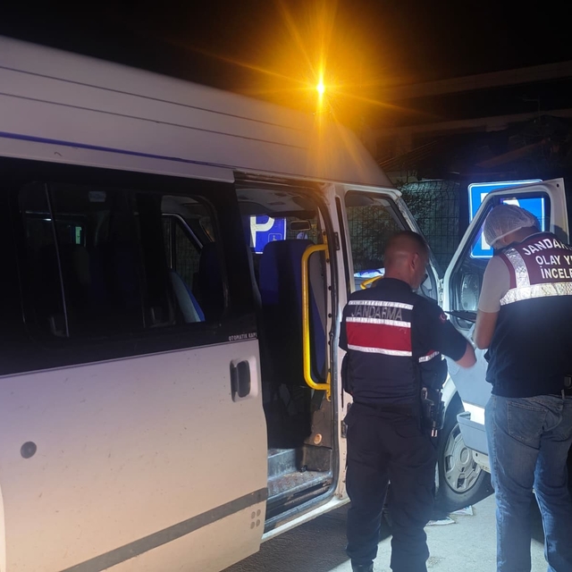 Akyazı'da silahlı kavga: 2 yaralı
Minibüste saldırıya uğradılar, aynı araçl...