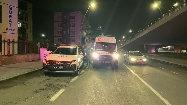 Kuzenler arasında bıçaklı kavga: 1 yaralı