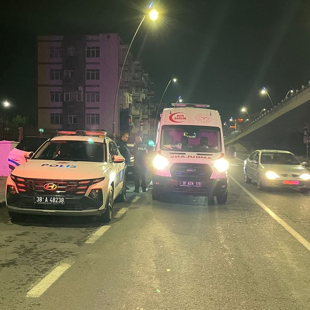 Kuzenler arasında bıçaklı kavga: 1 yaralı