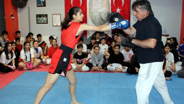 Depremzede Meyra, kick boksta altın madalya kazandı: Hedefim milli forma