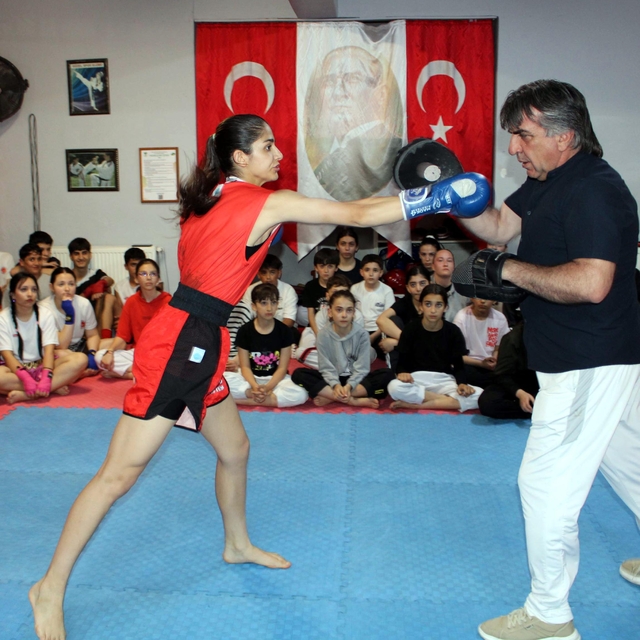 Depremzede Meyra, kick boksta altın madalya kazandı: Hedefim milli forma