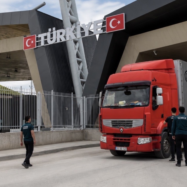 Modern görünüme kavuşan Gürbulak Sınır Kapısı'nda tır trafiği büyüdü, ticar...