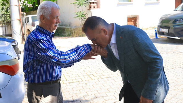 Vali Akbıyık şehit ailesini unutmadı