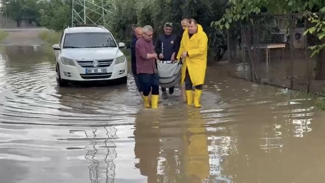 Osmaniye'de selde mahsur kalan kadın kurtarıldı