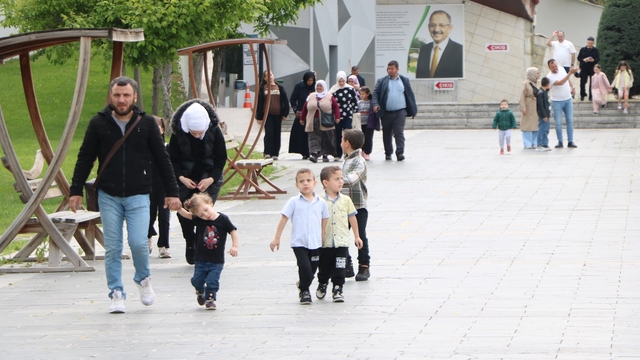 Kayseri Hayvanat Bahçesi'nde bayram yoğunluğu; bir günde 20 bin ziyaretçi