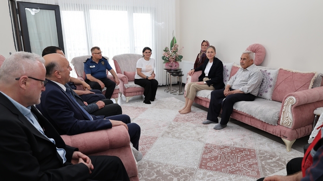 Kaymakam Küpeli şehit ailelerini unutmadı