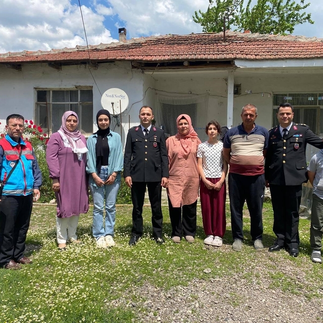 Bilecik'te şehit ve gazi ailelerine bayram ziyareti