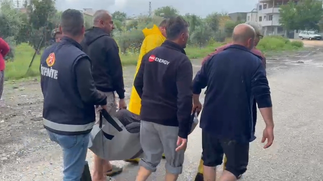 Doğu Akdeniz'de sağanak; caddeleri su bastı (3)