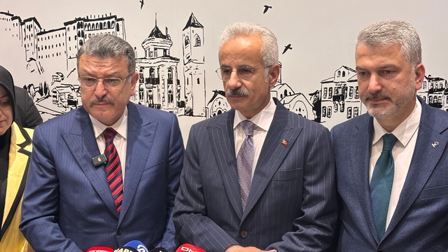Bakan Uraloğlu, memleketi Trabzon'da hemşehrileri ile bayramlaştı