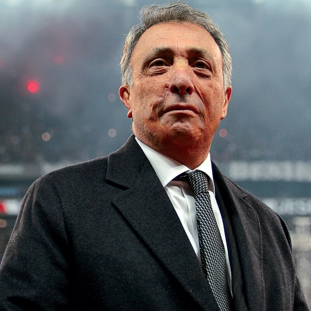 Altay'ın gözü Ahmet Nur Çebi'de