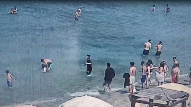 Kuşadası'nda denizde can pazarı: 70 yaşındaki turist ölümden döndü