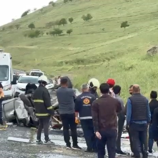 Elazığ'da feci kaza: 1 ölü, 3 yaralı
Elazığ'da otomobil ters döndü