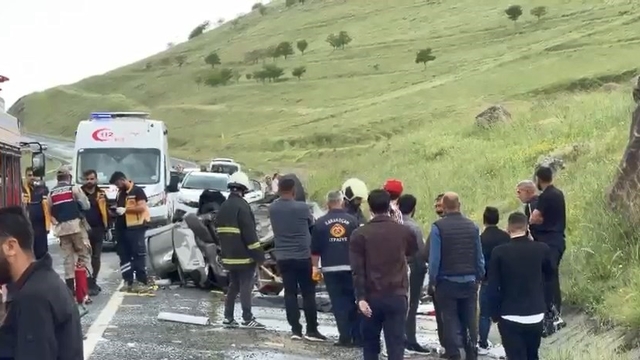 Elazığ'da feci kaza: 1 ölü, 3 yaralı
Elazığ'da otomobil ters döndü