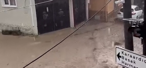Bursa'da sel meydana geldi; evleri su bastı, çatı çöktü