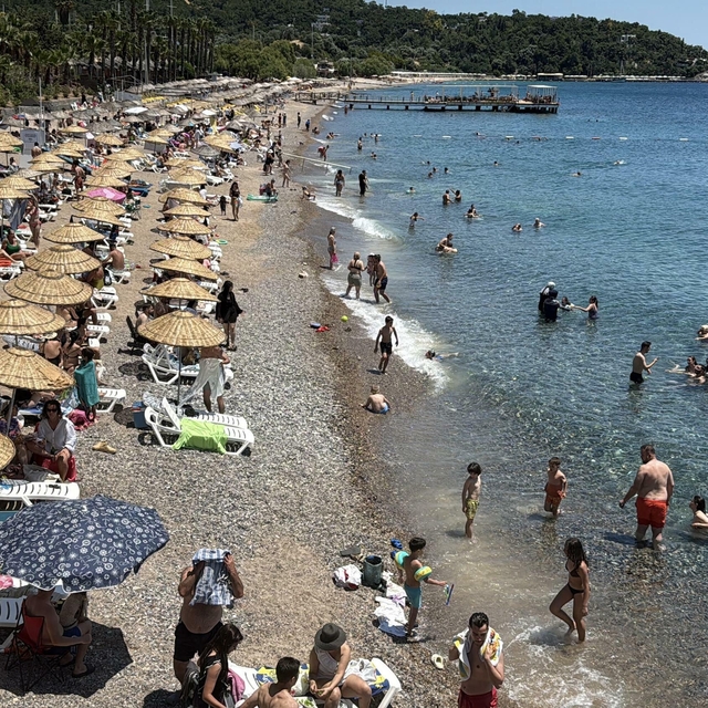 Bodrum'da sahillerde Kurban Bayramı'nın 3'üncü gününde hareketlilik sürüyor