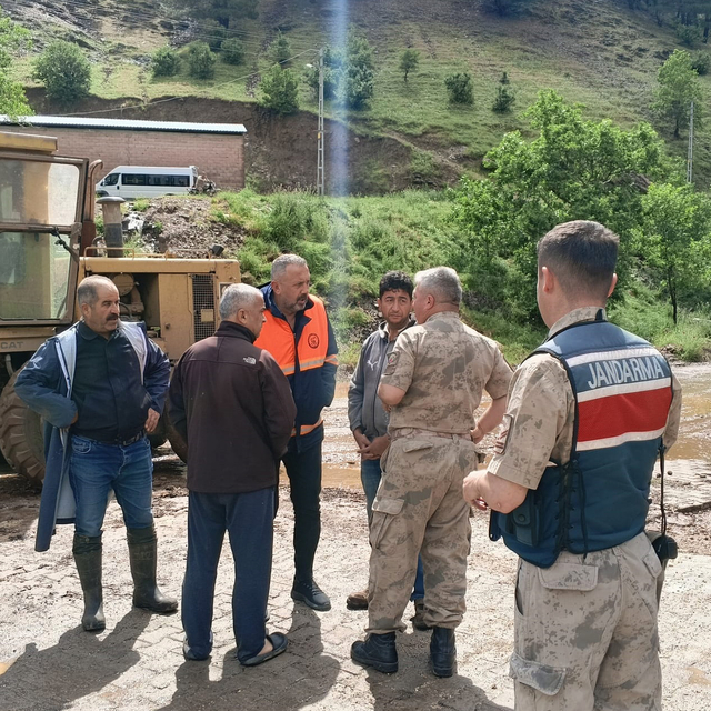 Gaziantep'te sağanak; ev ve ahırları su bastı