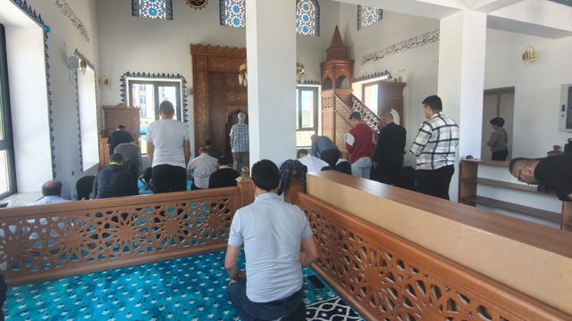 Akçaova TOKİ Camii'nde ilk Cuma namazı kılındı