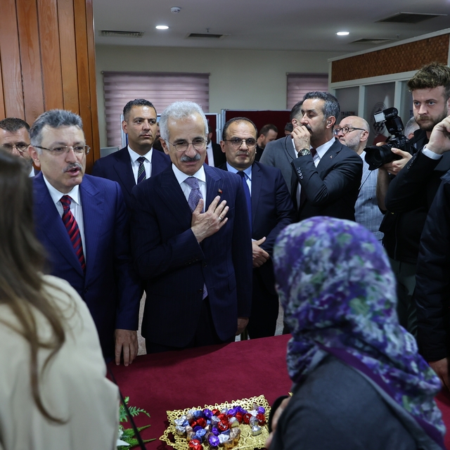 Ulaştırma ve Altyapı Bakanı Uraloğlu, Trabzon'da bayramlaşma törenine katıl...