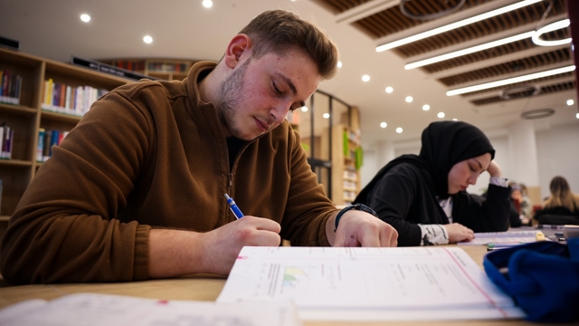 Kütüphanelerin çalışma günlerine sınav ayarı