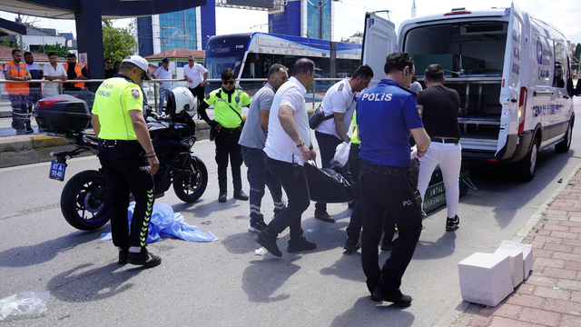 Hafif ticari aracın çarptığı çocuk öldü