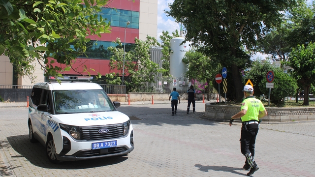 Aydın'da 'doğalgaz kaçağı' ihbarı ekipleri harekete geçirdi
Gerçek, ekiplerin gelmesiyle ortaya çıktı