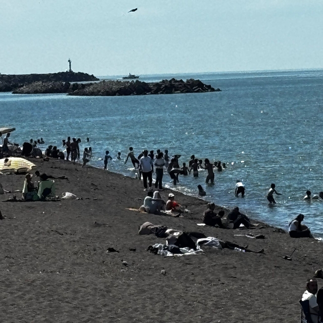 Akçakoca sahilleri bayramda doldu taştı