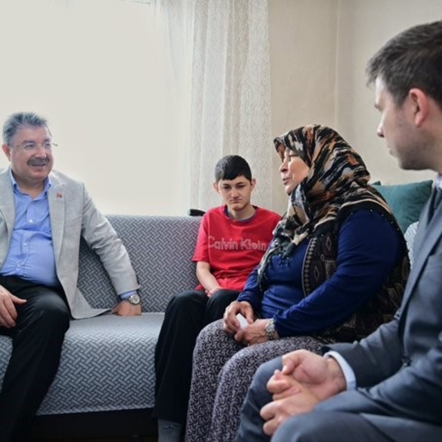 Vali Yılmaz, engelli Mehmet Doğan ve ailesini ziyaret etti
