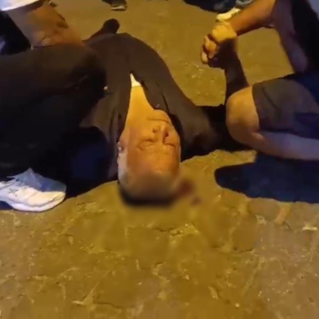 Çıkan kavgada başından yaralandı, kanlar içinde  yerde kaldı