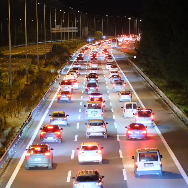 Anadolu Otoyolu'nun Düzce geçişinde trafik durma noktasına geldi