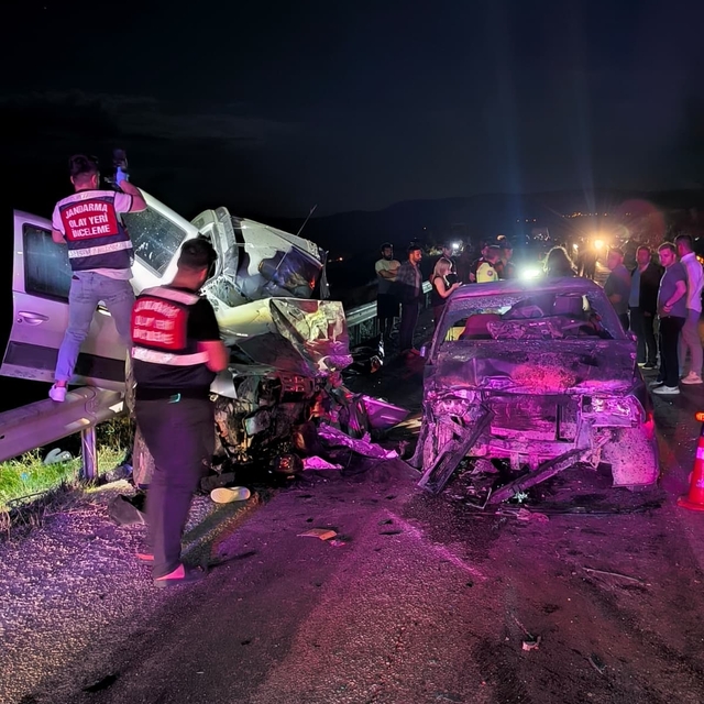 Mersin'de 3 aracın karıştığı zincirleme kaza: 1 ölü, 5 yaralı