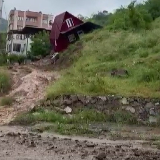 Doğu Akdeniz'de sağanak; caddeleri su bastı (9)