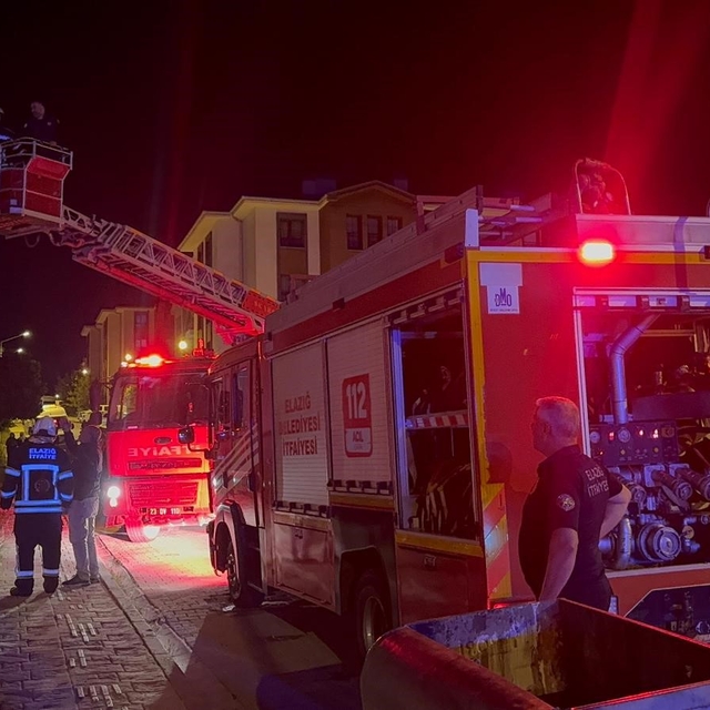 Elazığ'da korkutan yangın: 1'i hamile 4 kişi dumandan etkilendi