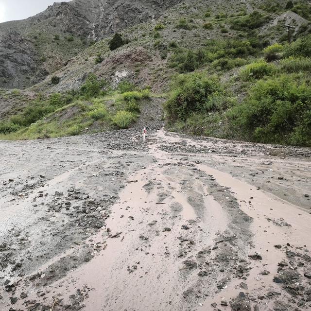 Erzincan-Kemah yolunda heyelan