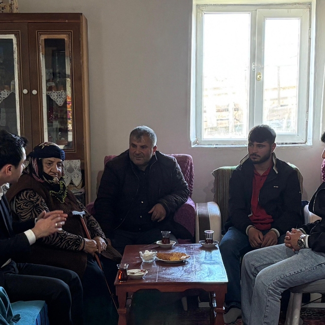 Kaymakam Tutal'dan şehit ailesine bayram ziyareti