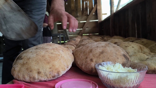 Uzundere'de doğal ekmek mesaisi: Taleplere yetişemiyorlar