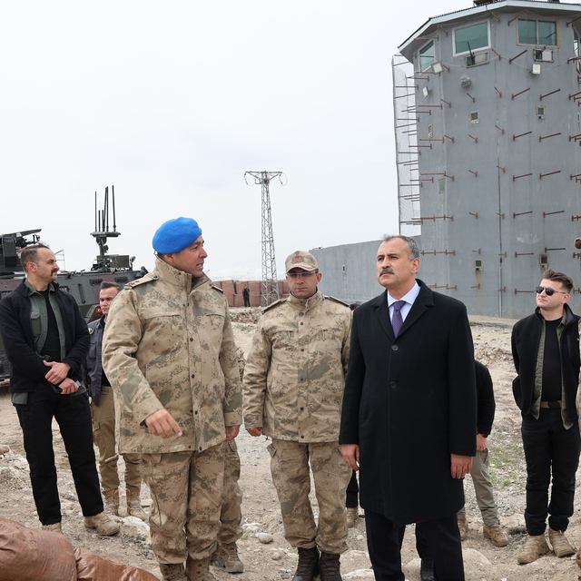 Terörün izlerinin silindiği Tendürek'te bayram nöbetindeki kahramanlar unut...