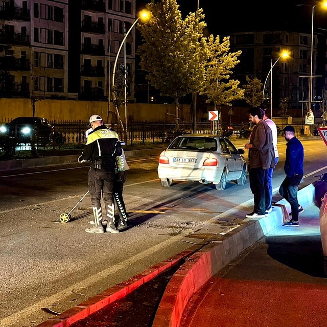 İki otomobilin peş peşe çarptığı yaya öldü