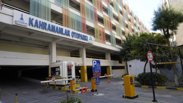 İzmir'de elektrikli araçlar için otoparklarda yüzde 50 indirim sürüyor