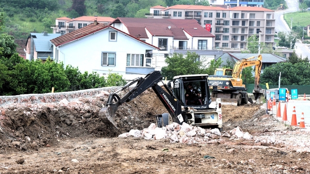 Selahattin Eyyubi Caddesi'nde 2. etap yol yapım çalışmaları başladı