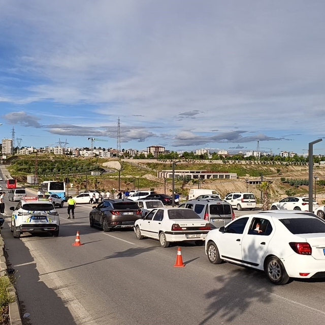Otomobil ile minibüs çarpıştı: 1 yaralı