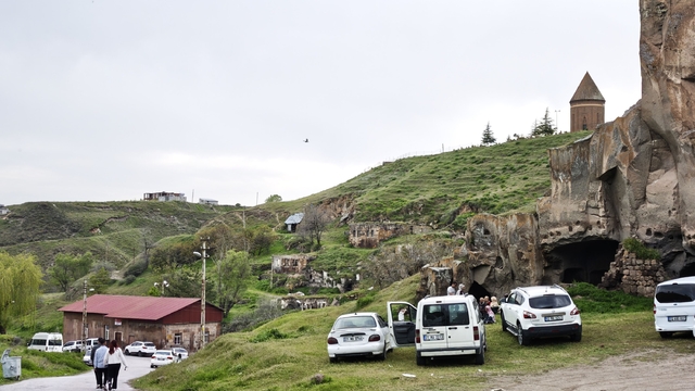 Ahlat'ın tarihi ve doğal güzelliklere bayram ilgisi