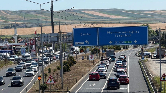 Tekirdağ-İstanbul kara yolunda araç yoğunluğu; ağır vasıtalara kısıtlama